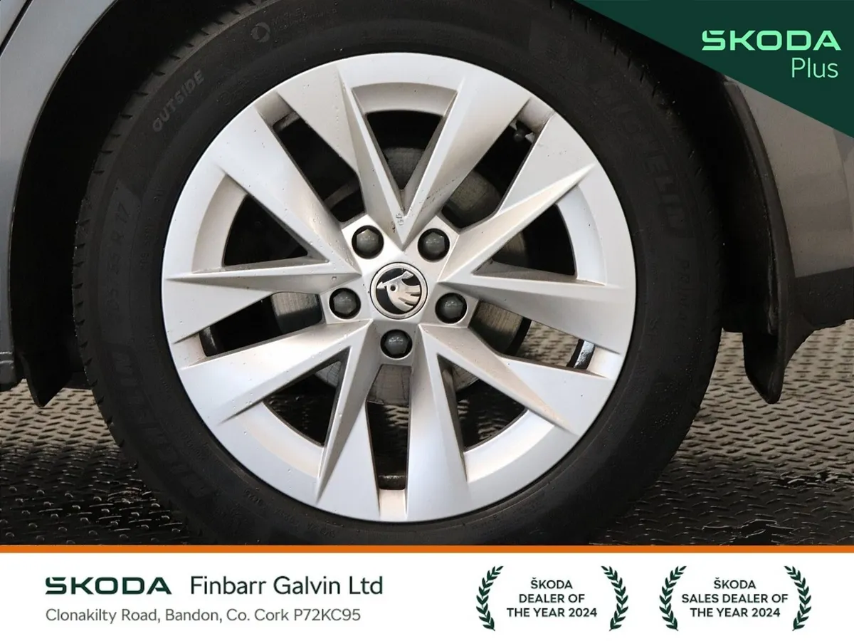 Skoda Octavia Saloon, Petrol, 2023, Grey