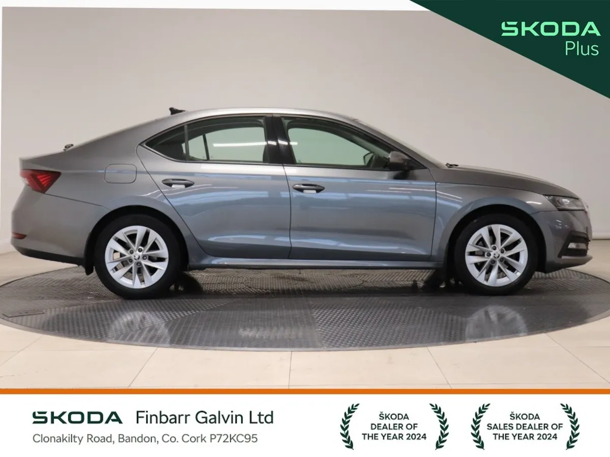 Skoda Octavia Saloon, Petrol, 2023, Grey