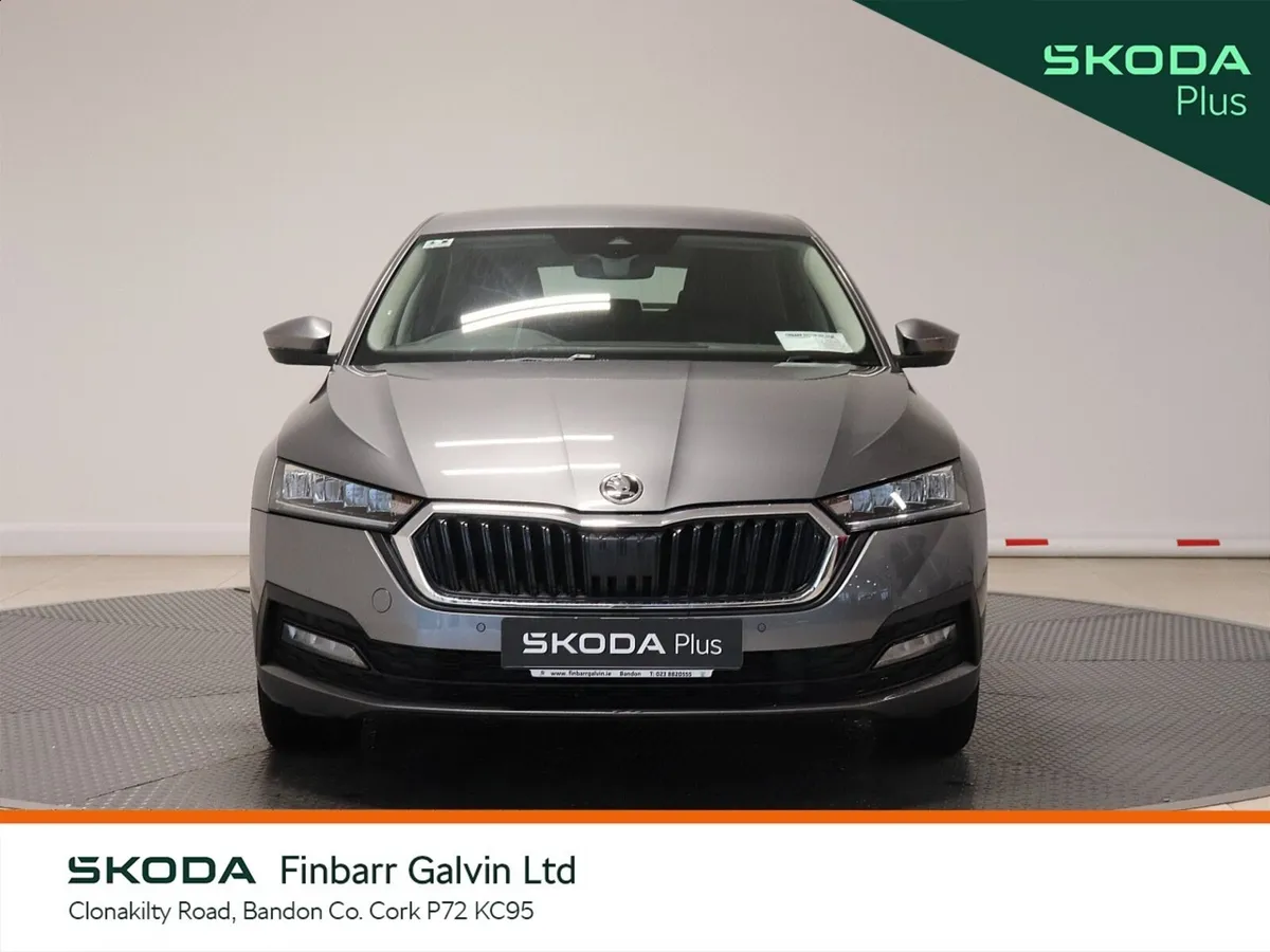 Skoda Octavia Saloon, Petrol, 2023, Grey