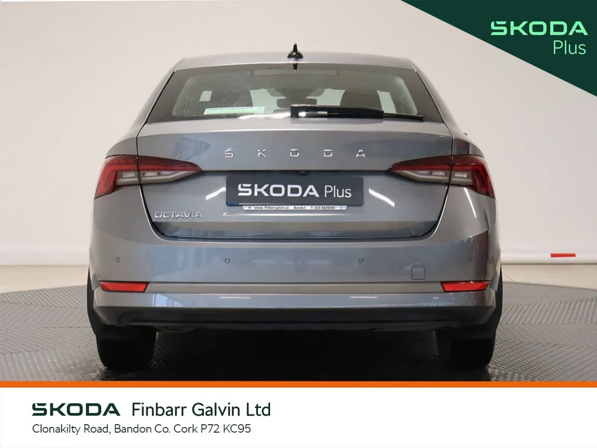 Skoda Octavia Saloon, Petrol, 2023, Grey