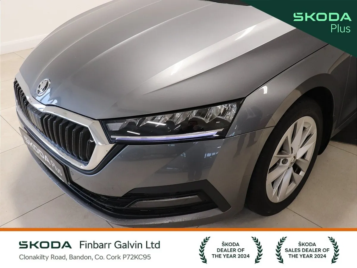 Skoda Octavia Saloon, Petrol, 2023, Grey