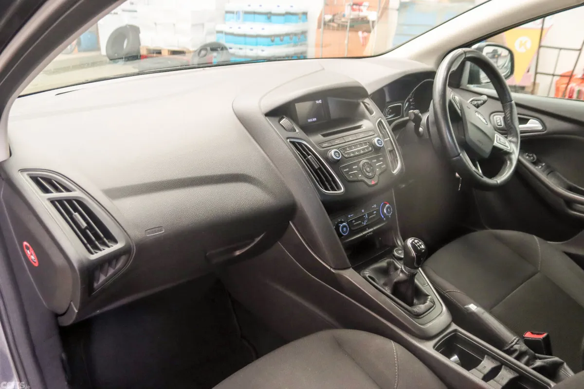 Ford Focus Hatchback, Petrol, 2017, Grey
