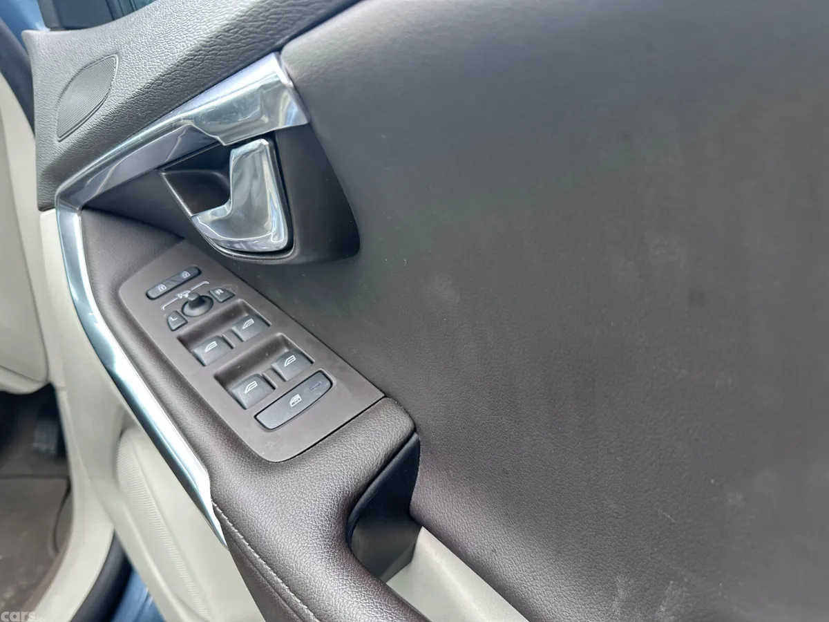 Volvo V40 Hatchback, Petrol, 2014, Blue