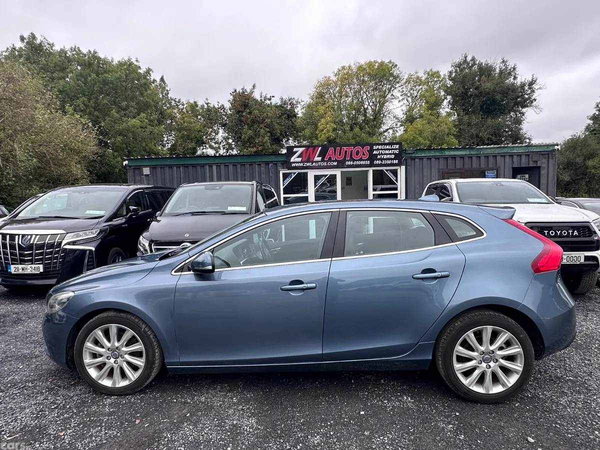 Volvo V40 Hatchback, Petrol, 2014, Blue