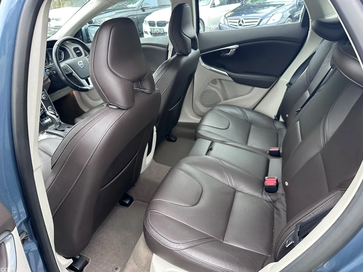 Volvo V40 Hatchback, Petrol, 2014, Blue