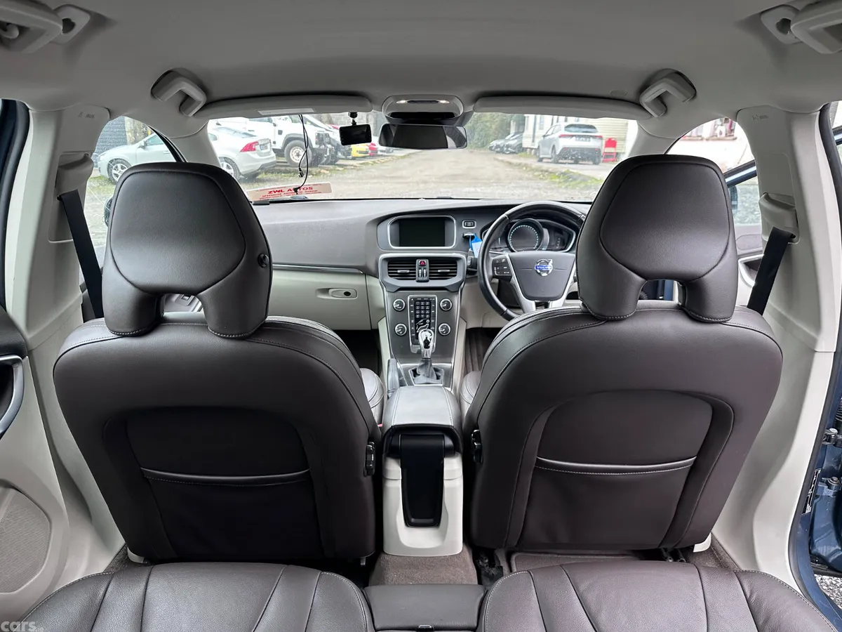 Volvo V40 Hatchback, Petrol, 2014, Blue
