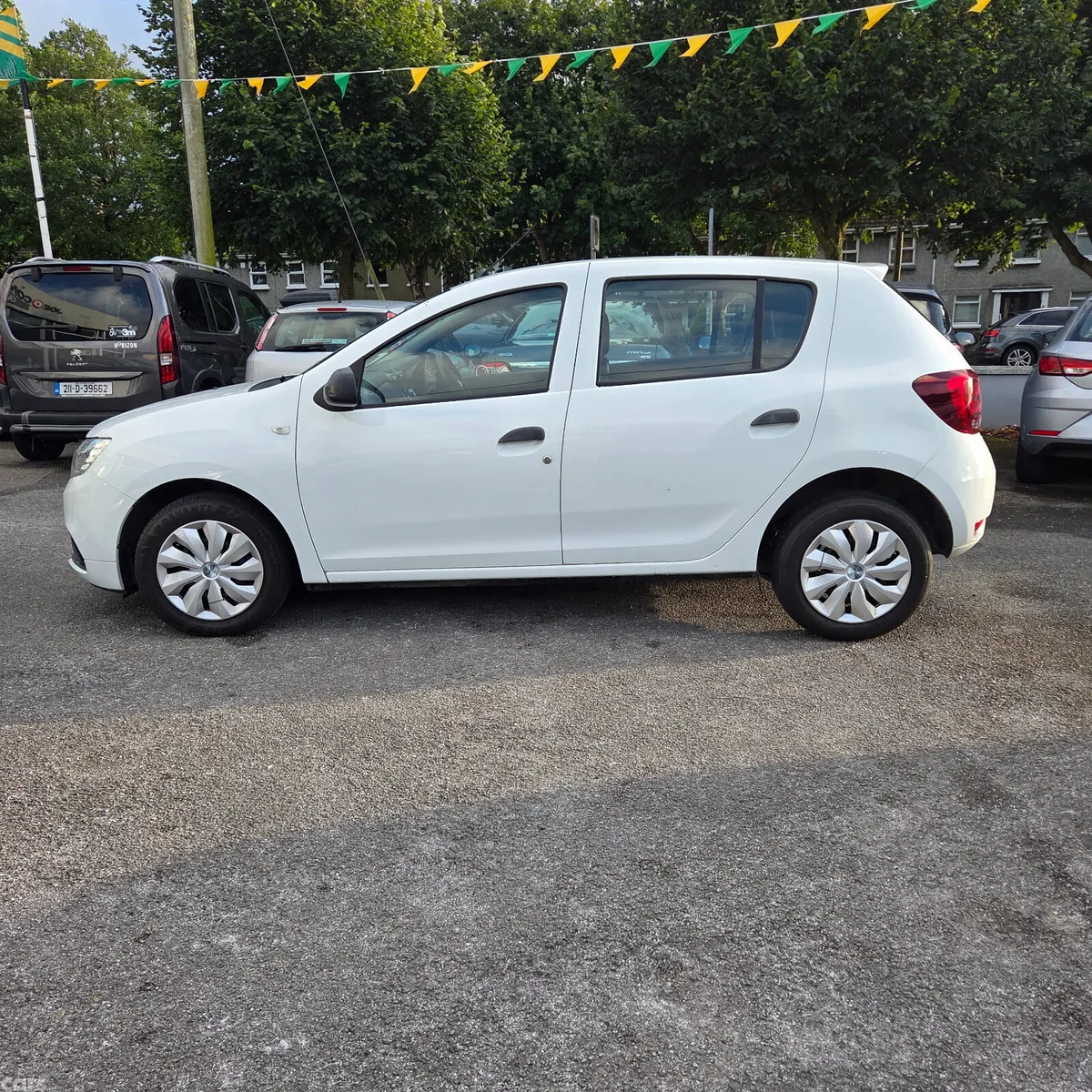 Dacia Sandero Hatchback, Petrol, 2017, White