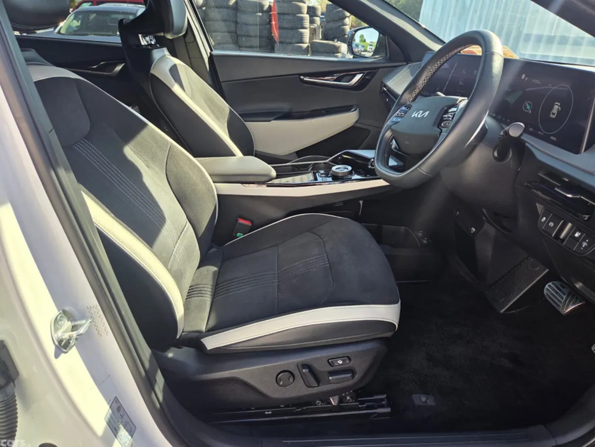 Kia EV6 Hatchback, Electric, 2023, White