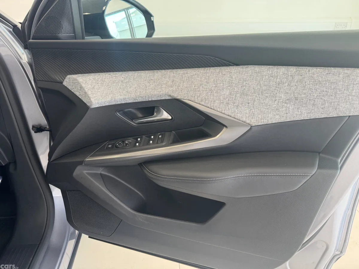 Peugeot 3008 MPV, Petrol Hybrid, 2025, Grey