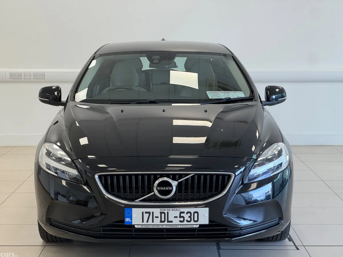 Volvo V40 Hatchback, Diesel, 2017, Black