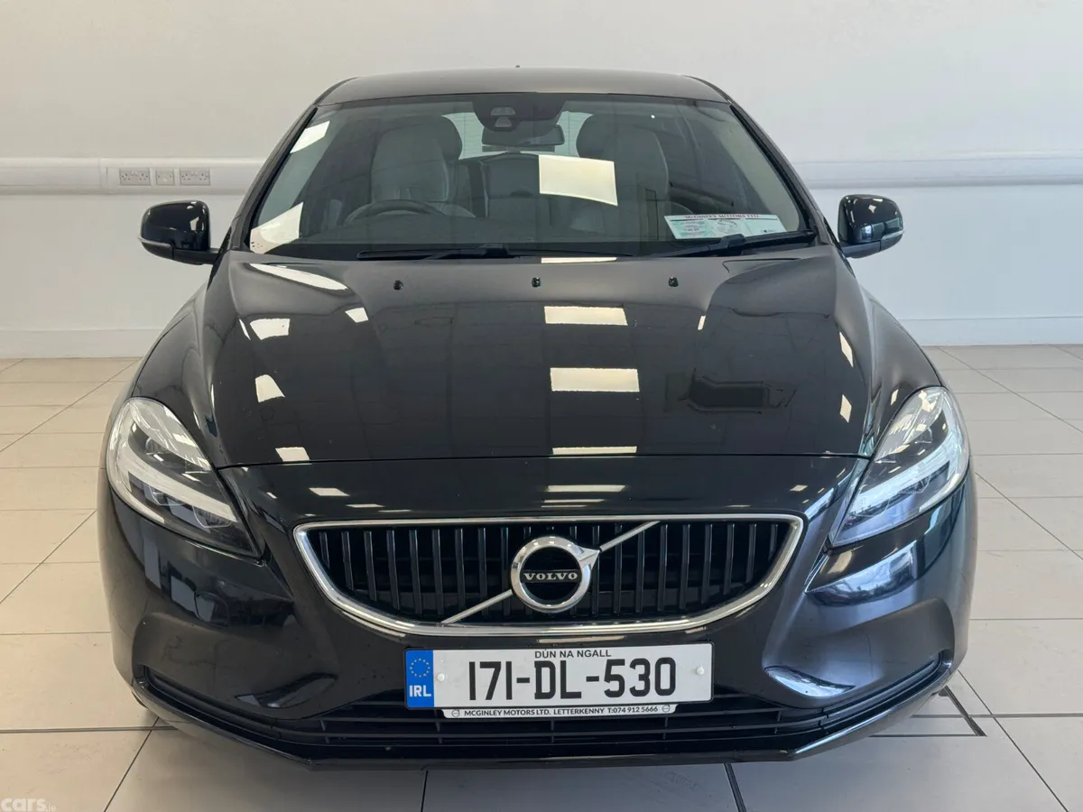 Volvo V40 Hatchback, Diesel, 2017, Black