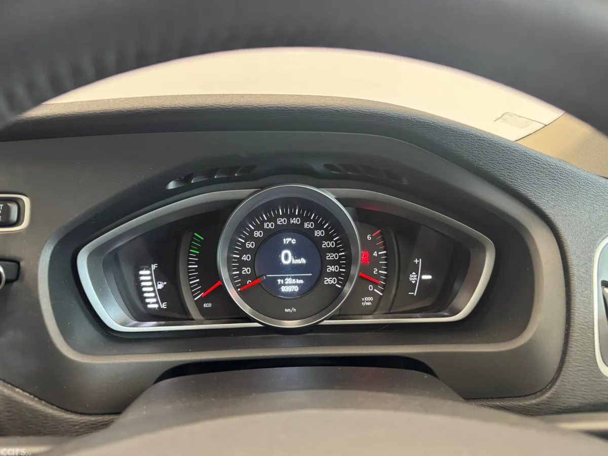 Volvo V40 Hatchback, Diesel, 2017, Black