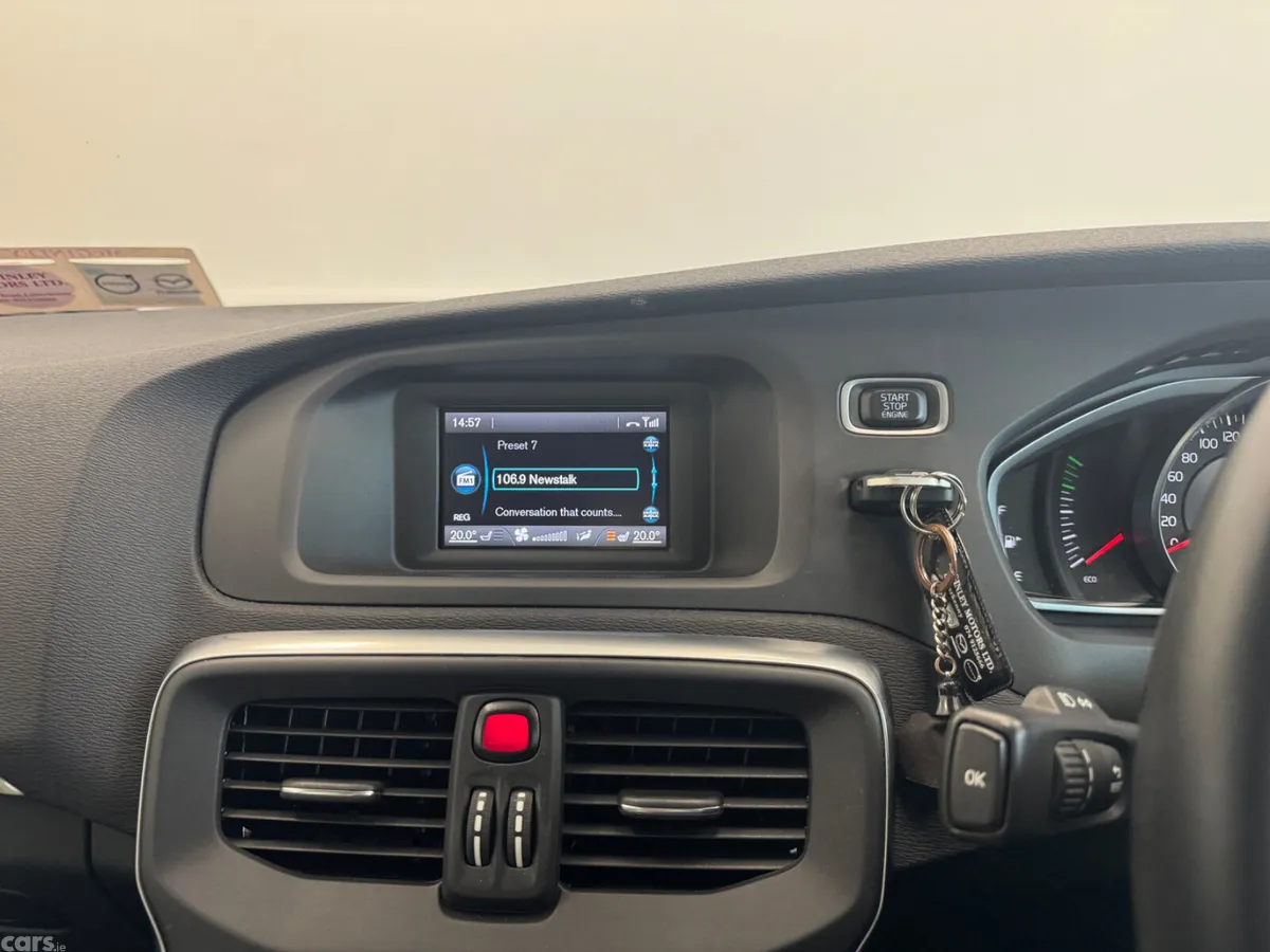 Volvo V40 Hatchback, Diesel, 2017, Black