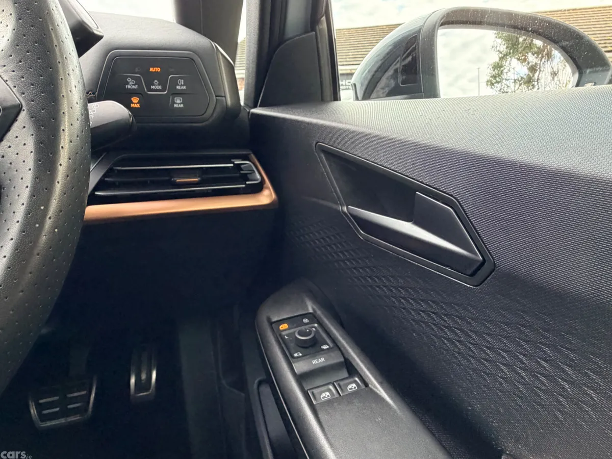 Cupra Born Estate, Electric, 2023, Grey