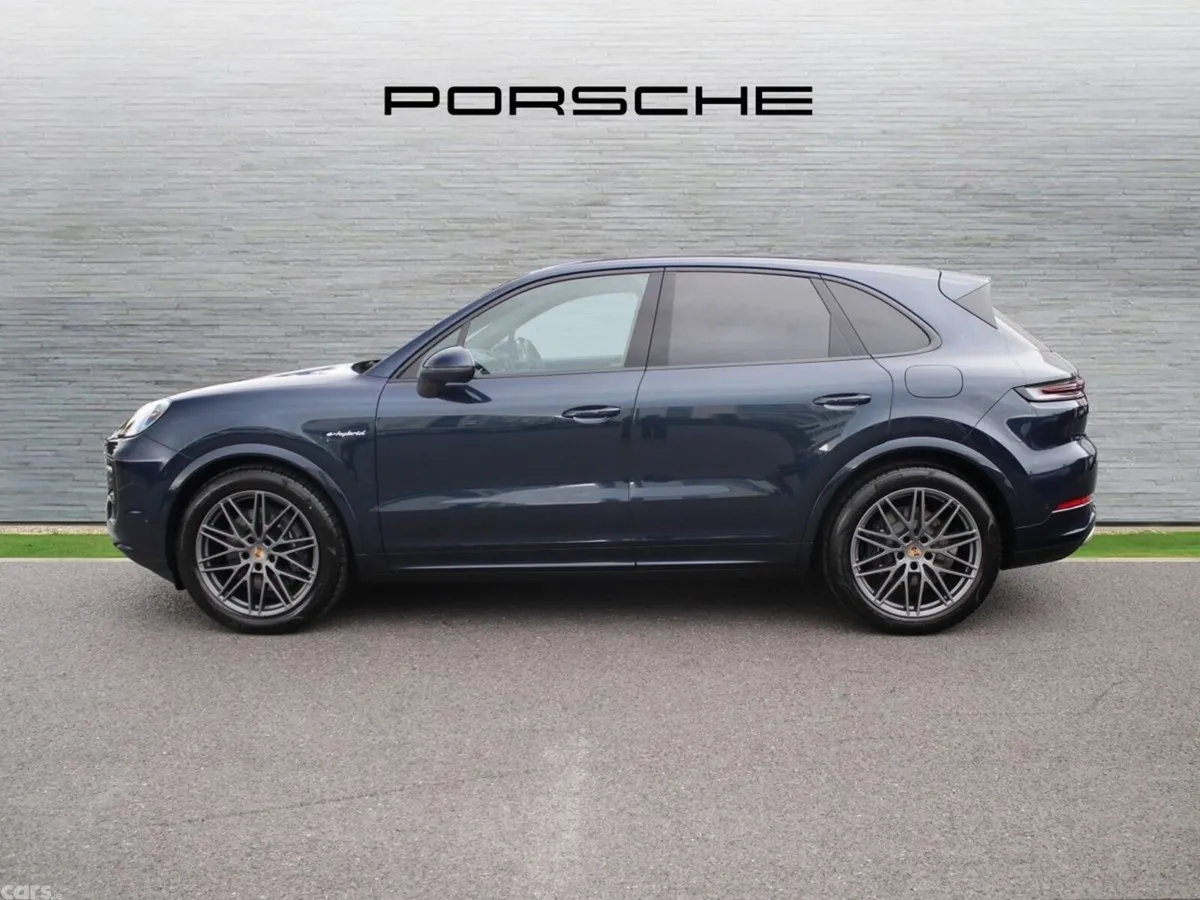 Porsche Cayenne SUV, Petrol Plug-in Hybrid, 2026, Blue