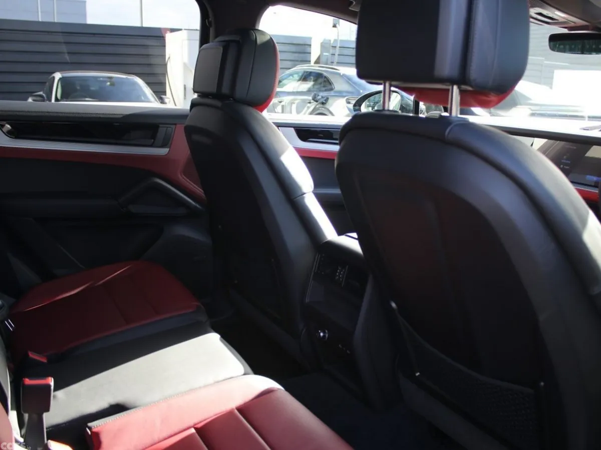 Porsche Cayenne SUV, Petrol Plug-in Hybrid, 2026, Blue