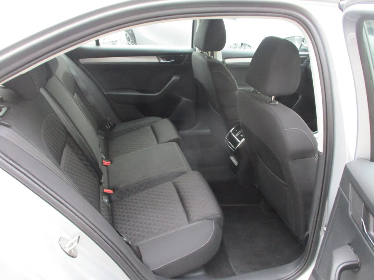 Skoda Superb Saloon, Diesel, 2023, Grey