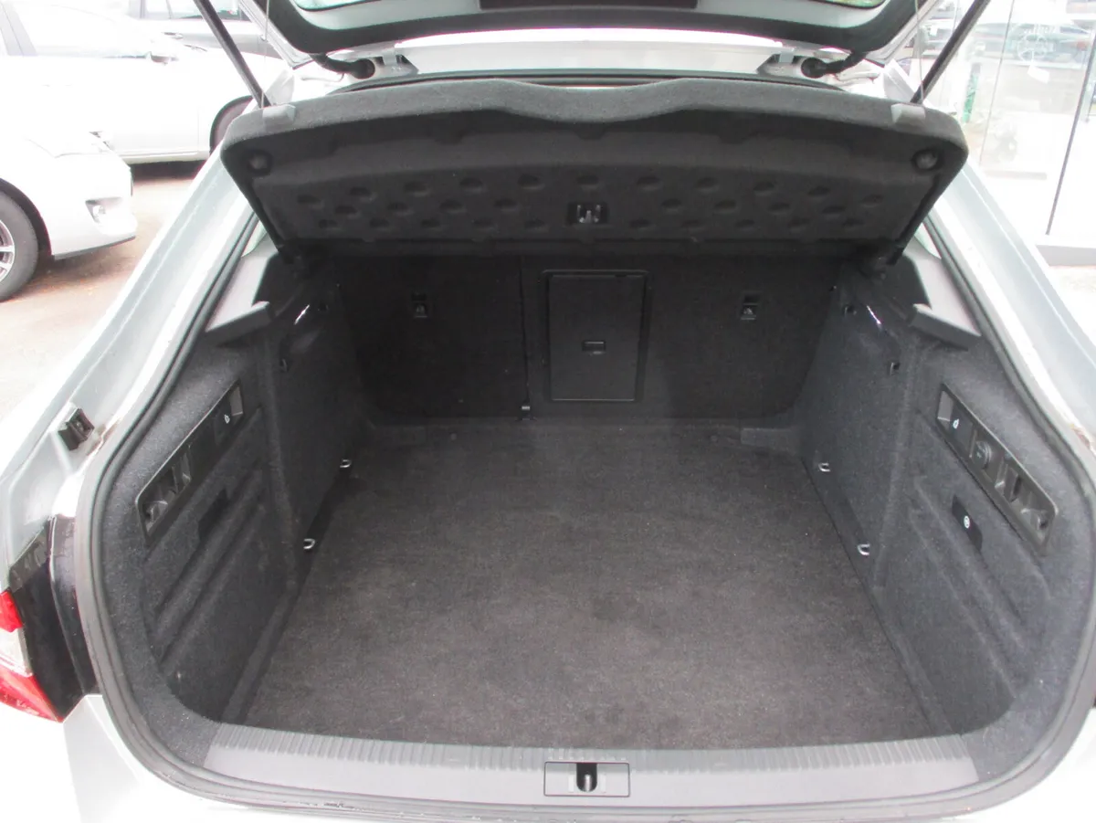 Skoda Superb Saloon, Diesel, 2023, Grey