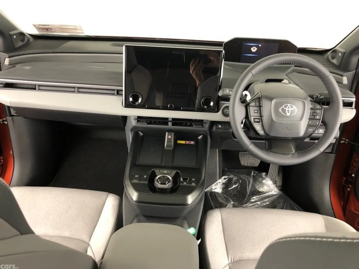 Toyota C-HR Estate, Electric, 2026, Brown