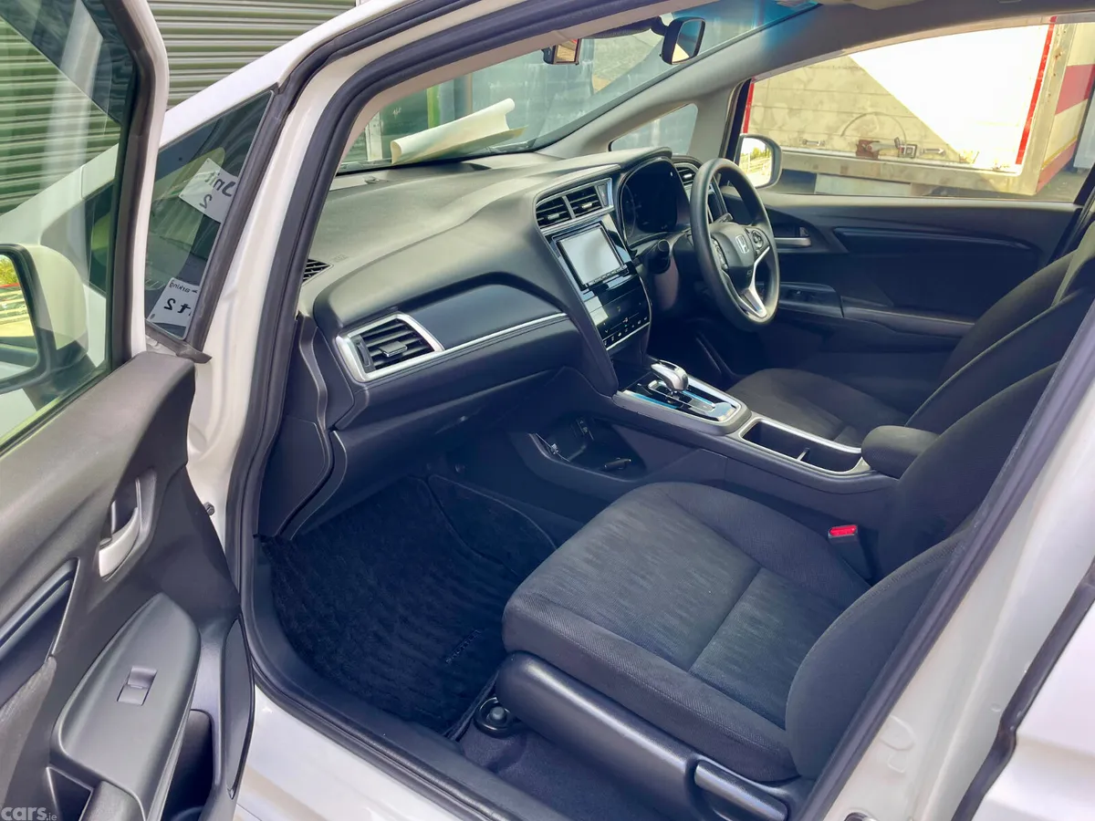 Honda Shuttle Estate, Petrol Hybrid, 2020, White
