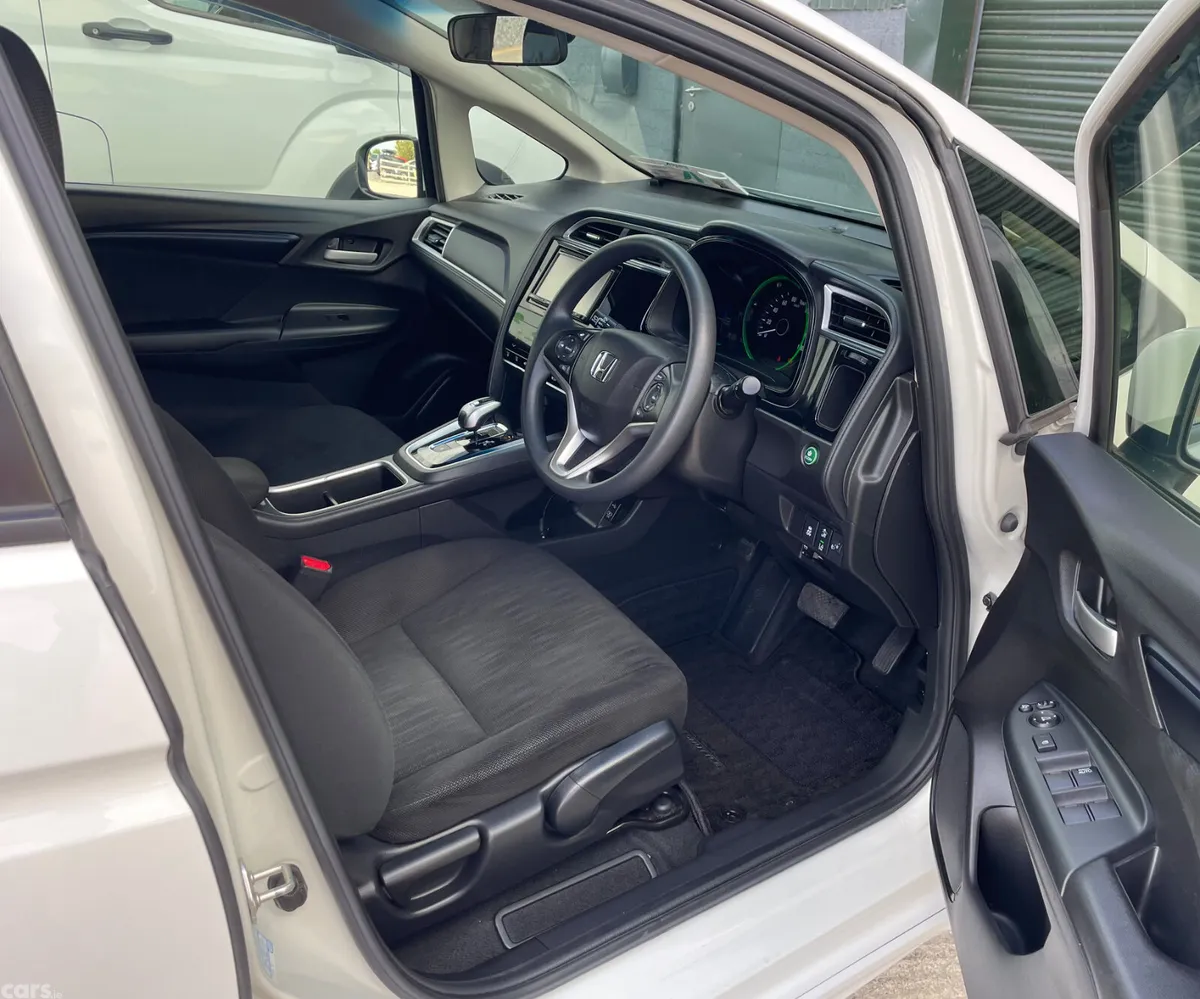 Honda Shuttle Estate, Petrol Hybrid, 2020, White