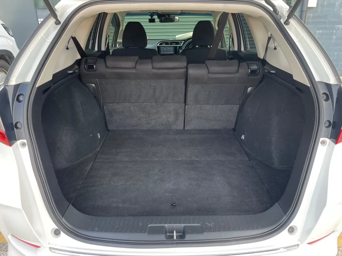 Honda Shuttle Estate, Petrol Hybrid, 2020, White