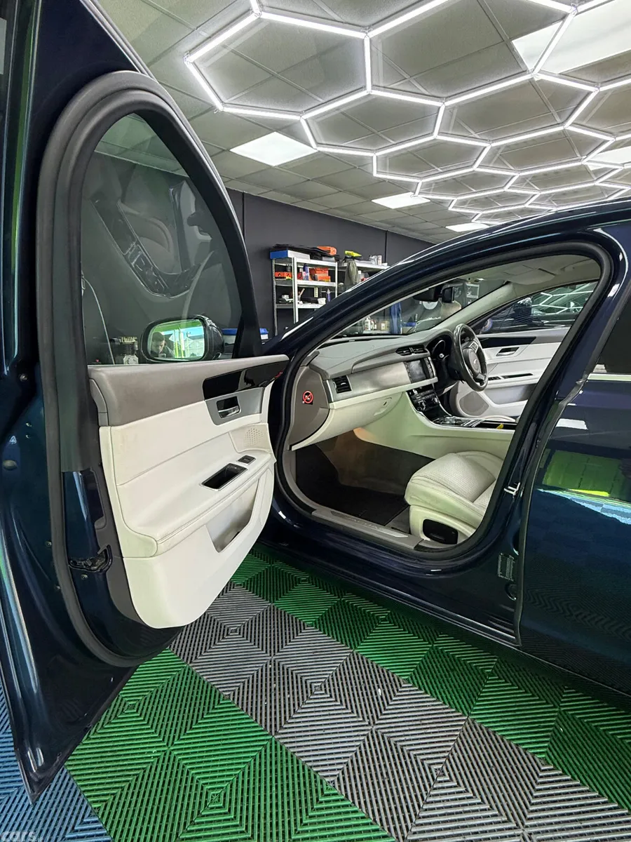 Jaguar XF Saloon, Diesel, 2016, Blue
