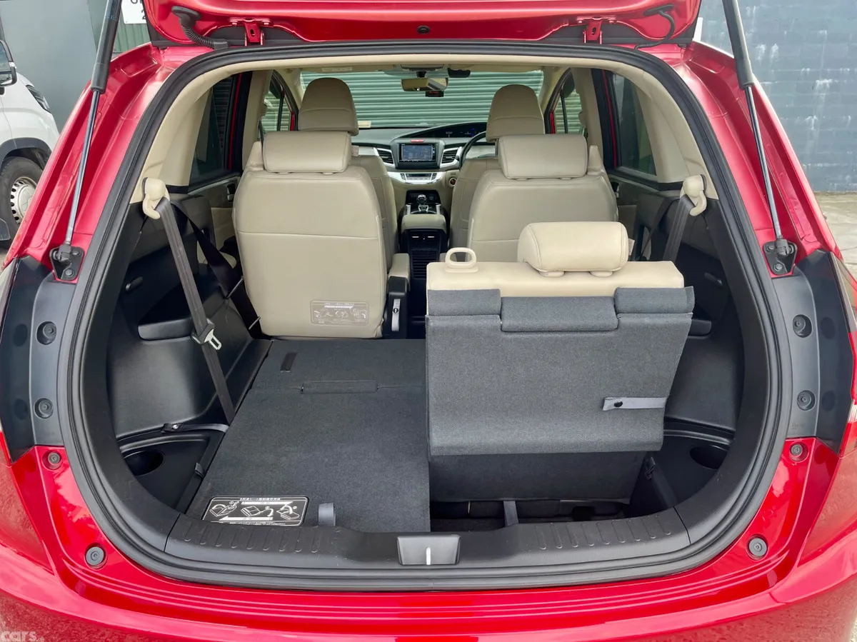 Honda Jade Estate, Petrol Hybrid, 2018, Red
