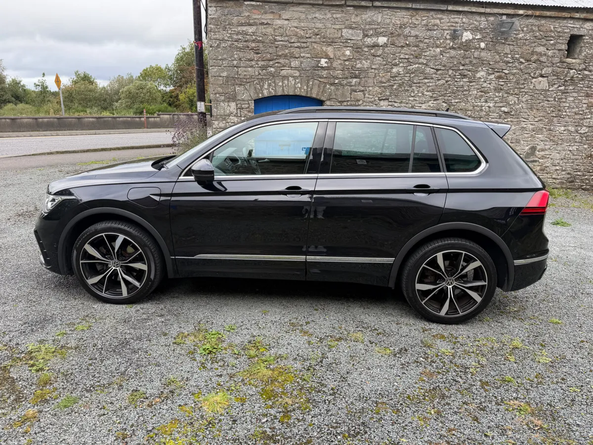 Volkswagen Tiguan SUV, Petrol Plug-in Hybrid, 2023, Black