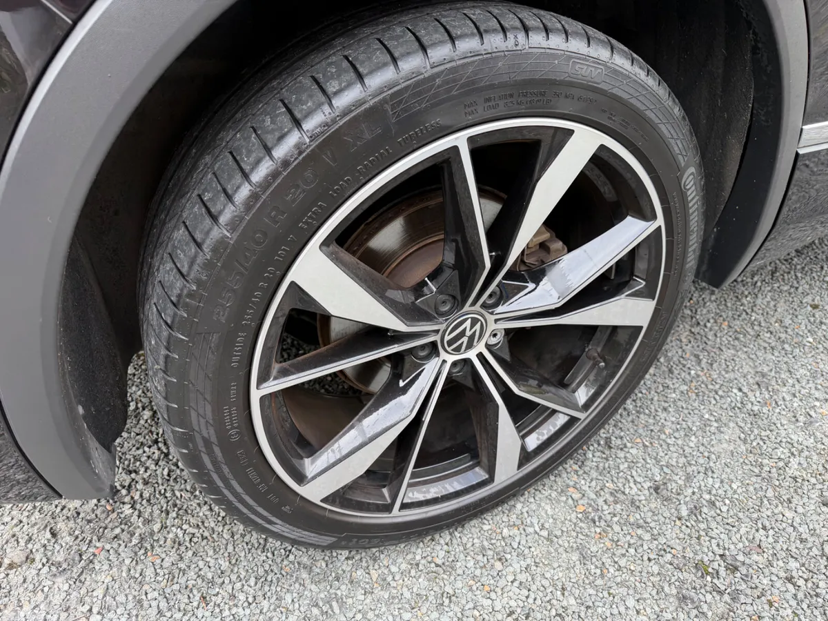 Volkswagen Tiguan SUV, Petrol Plug-in Hybrid, 2023, Black