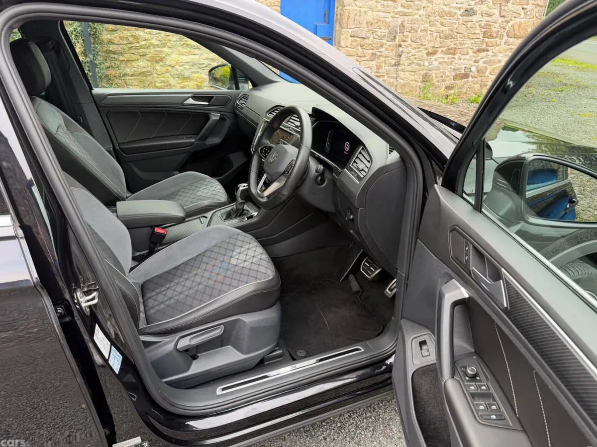 Volkswagen Tiguan SUV, Petrol Plug-in Hybrid, 2023, Black