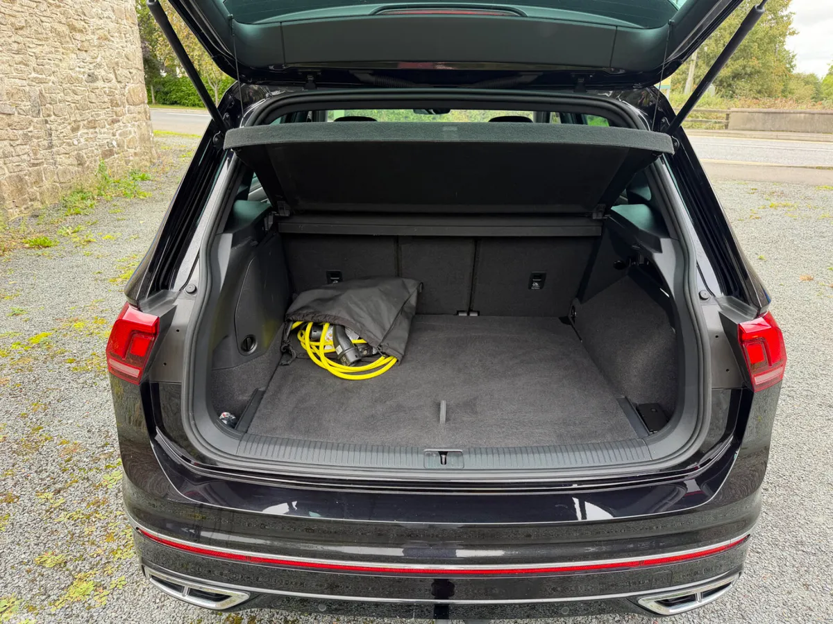 Volkswagen Tiguan SUV, Petrol Plug-in Hybrid, 2023, Black