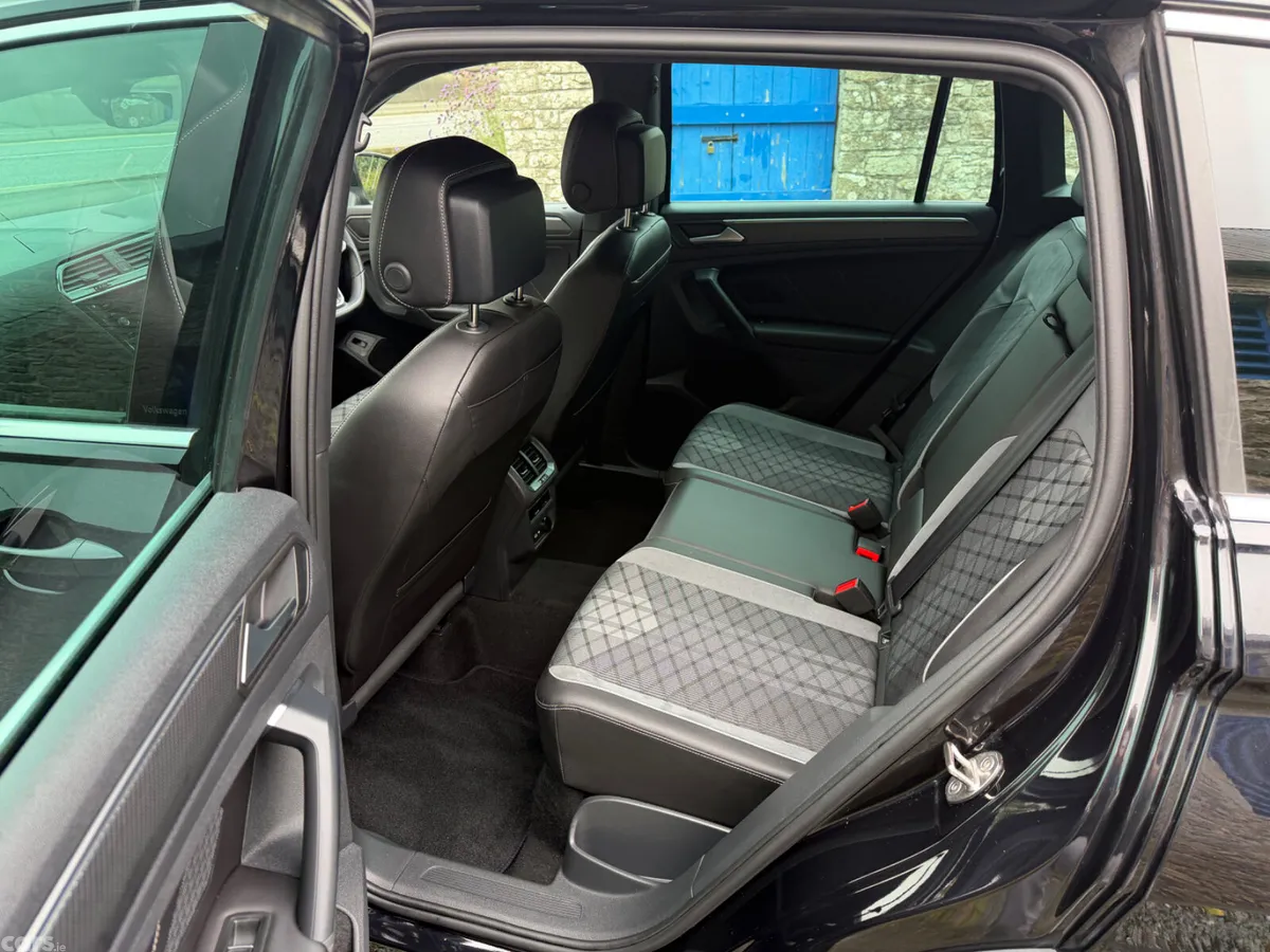 Volkswagen Tiguan SUV, Petrol Plug-in Hybrid, 2023, Black