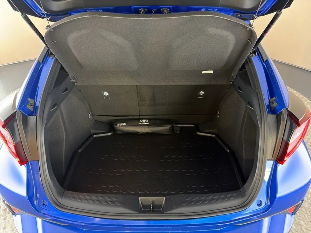 Toyota C-HR SUV, Petrol Hybrid, 2022, Blue
