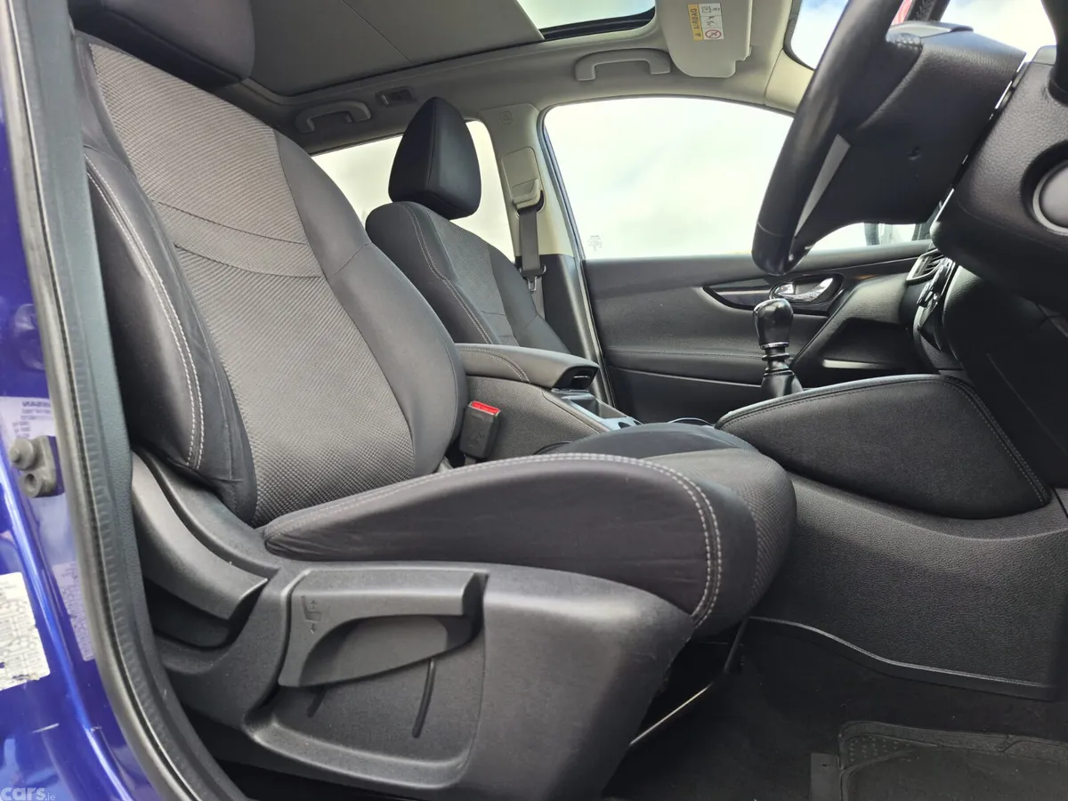 Nissan Qashqai Hatchback, Petrol, 2014, Blue