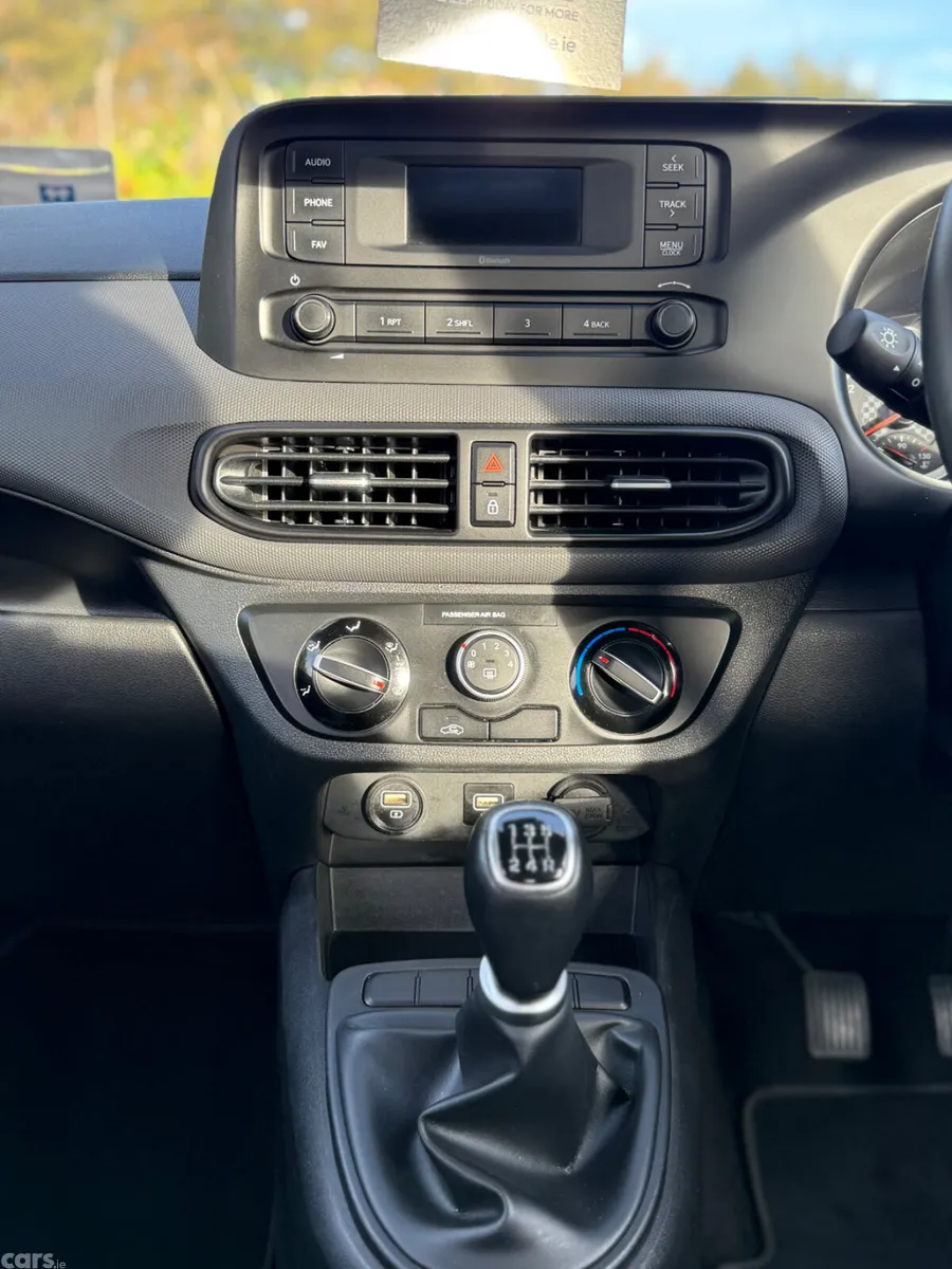 Hyundai i10 Hatchback, Petrol, 2023, White
