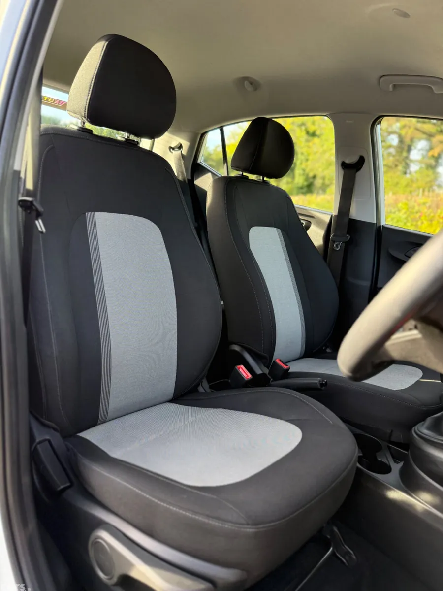 Hyundai i10 Hatchback, Petrol, 2023, White