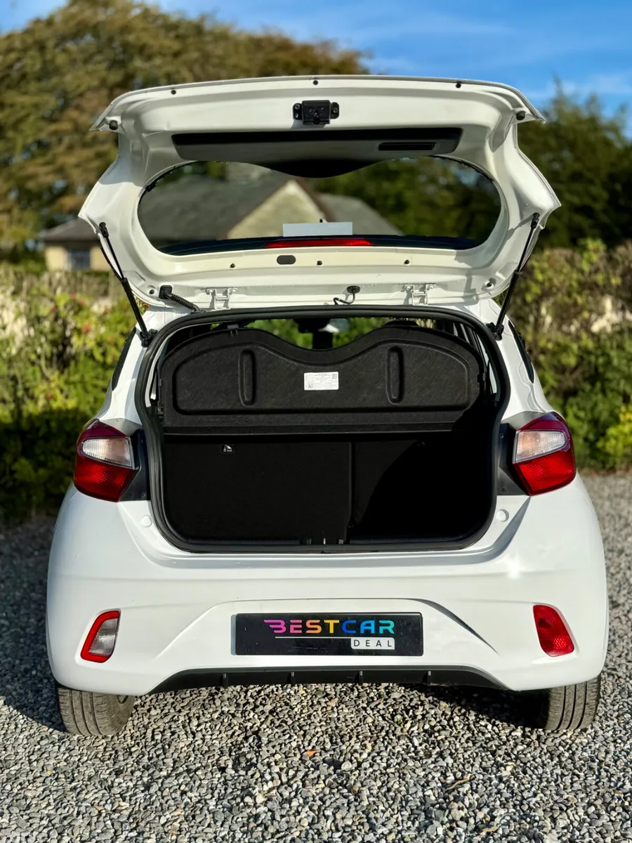Hyundai i10 Hatchback, Petrol, 2023, White