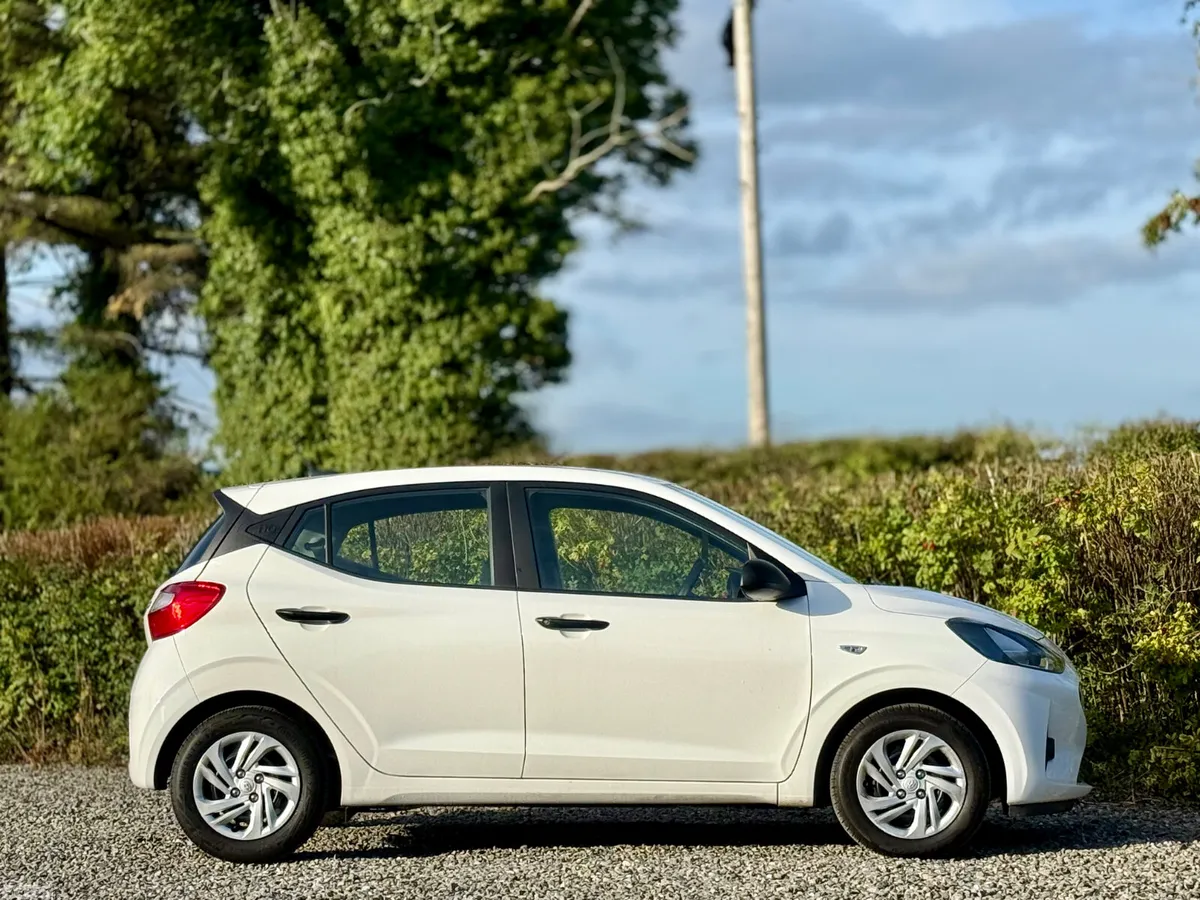 Hyundai i10 Hatchback, Petrol, 2023, White