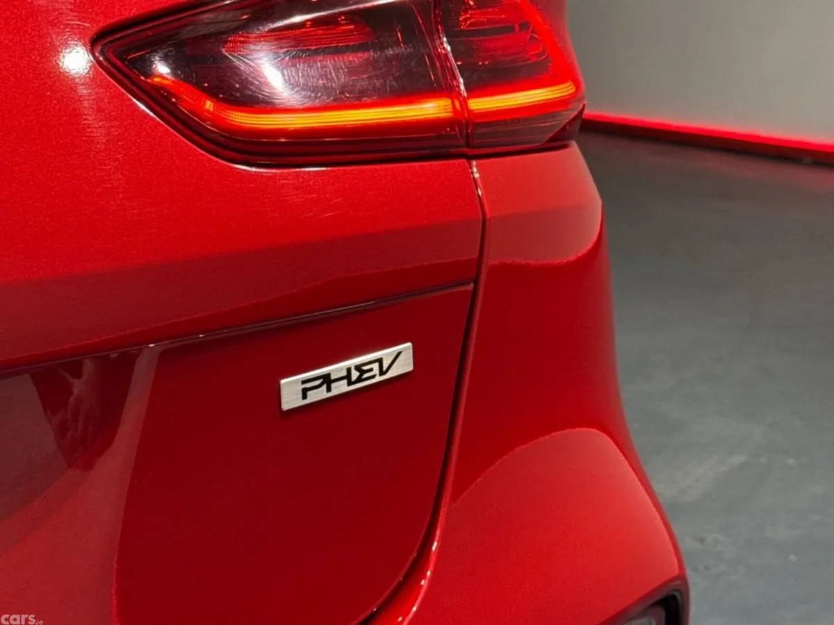 Kia XCeed Hatchback, Petrol Plug-in Hybrid, 2023, Red