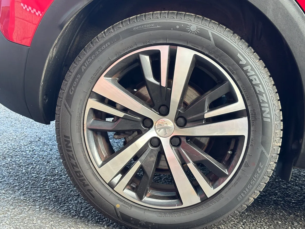 Peugeot 3008 MPV, Petrol, 2019, Red
