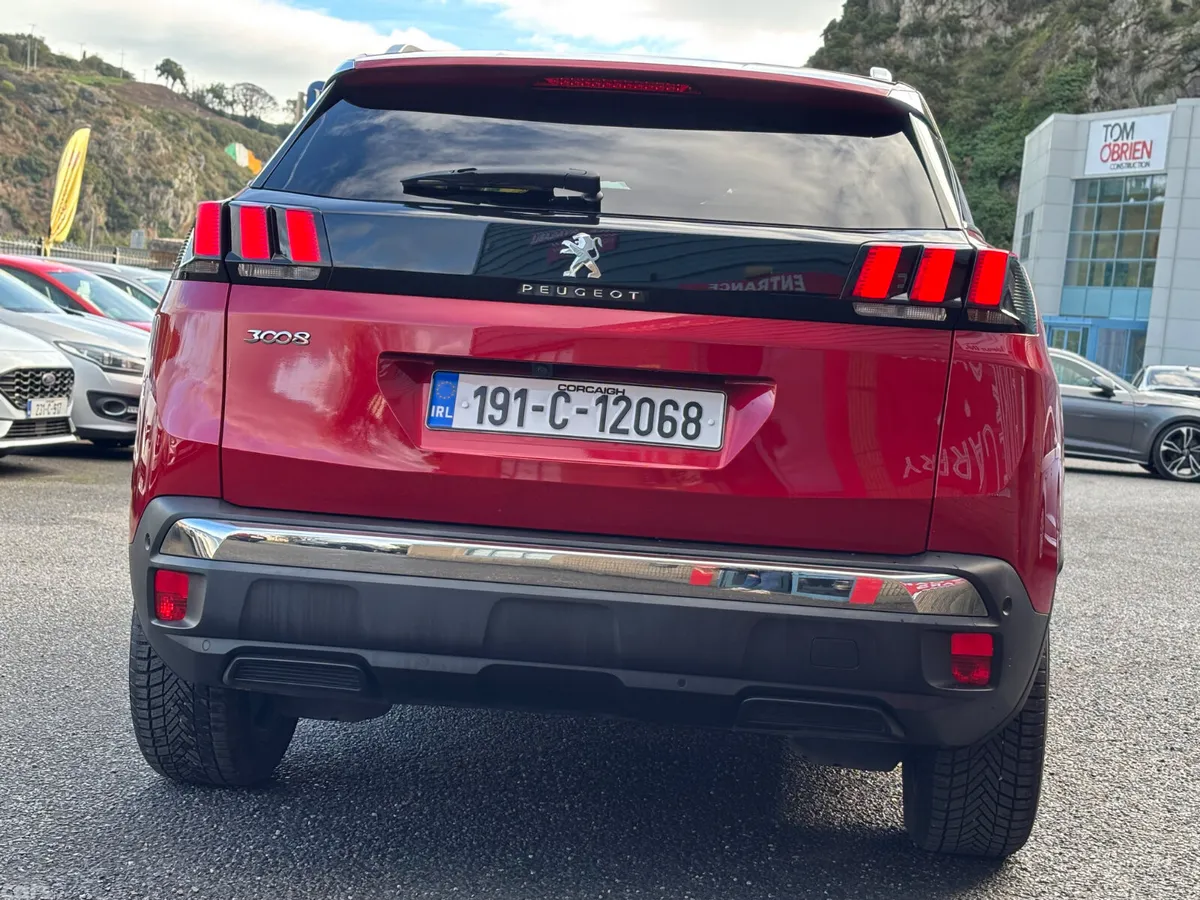 Peugeot 3008 MPV, Petrol, 2019, Red