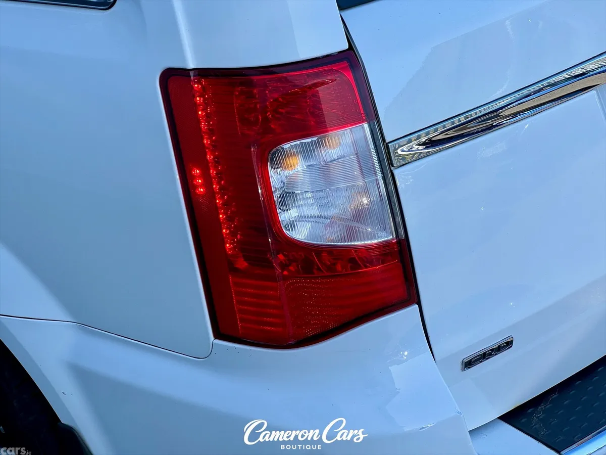Chrysler Grand Voyager MPV, Diesel, 2014, White