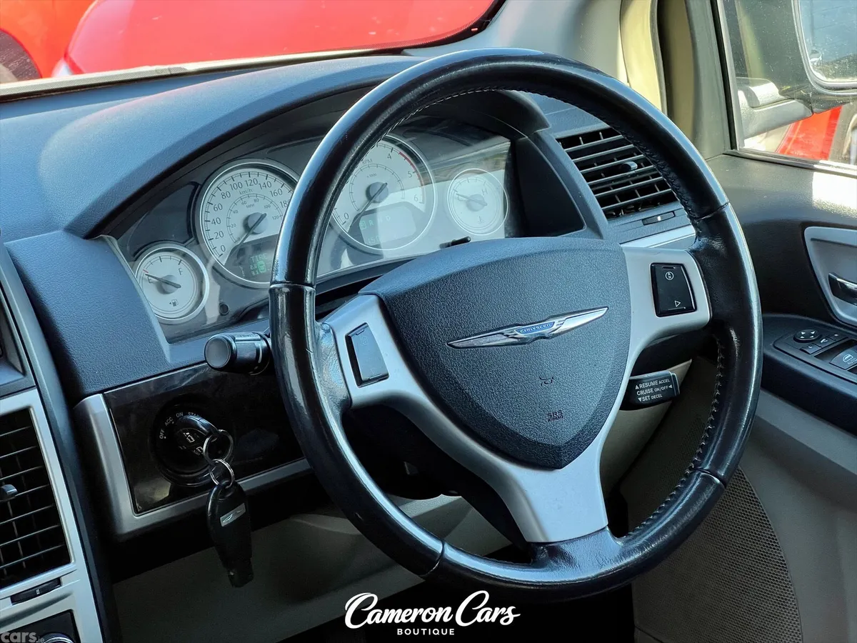 Chrysler Grand Voyager MPV, Diesel, 2014, White