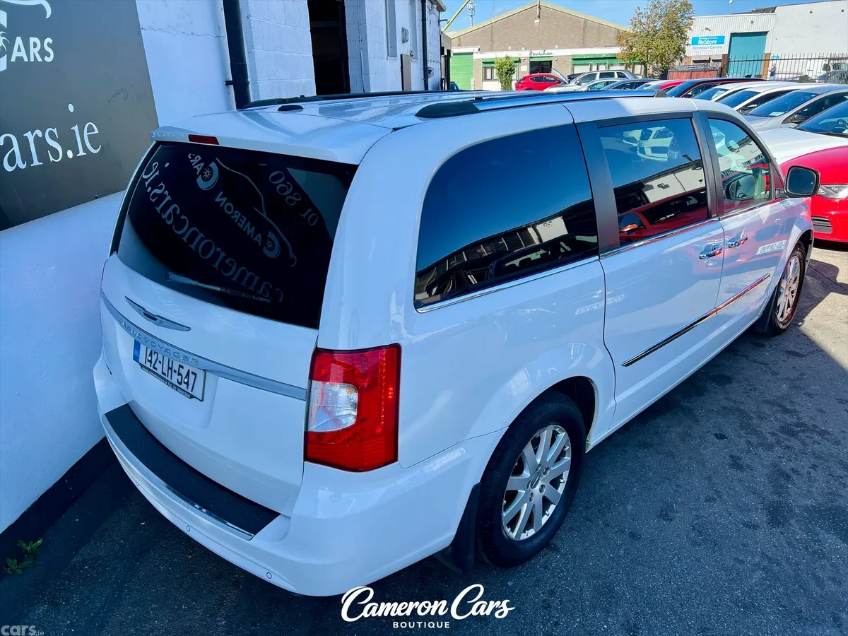 Chrysler Grand Voyager MPV, Diesel, 2014, White