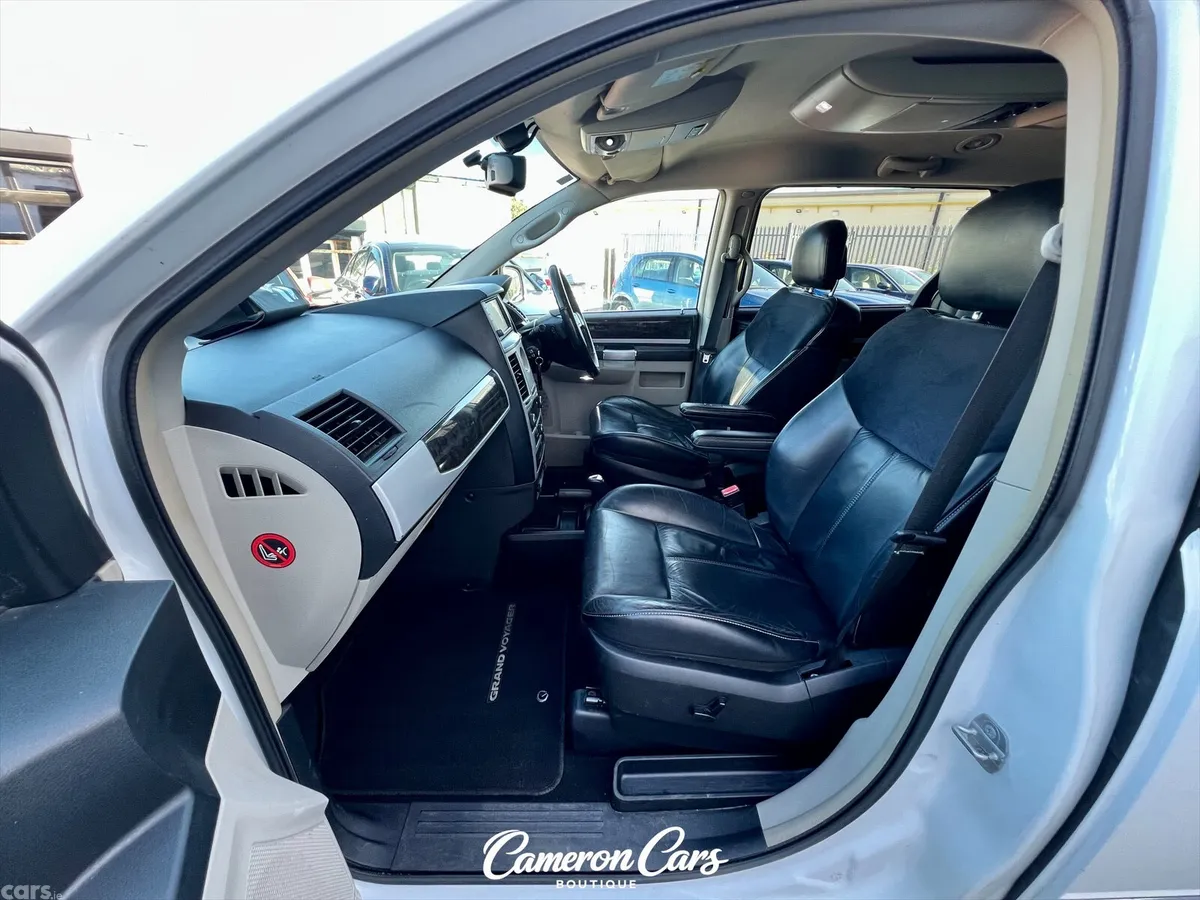 Chrysler Grand Voyager MPV, Diesel, 2014, White