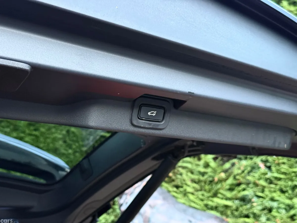 Land Rover Discovery SUV, Diesel, 2021, Blue