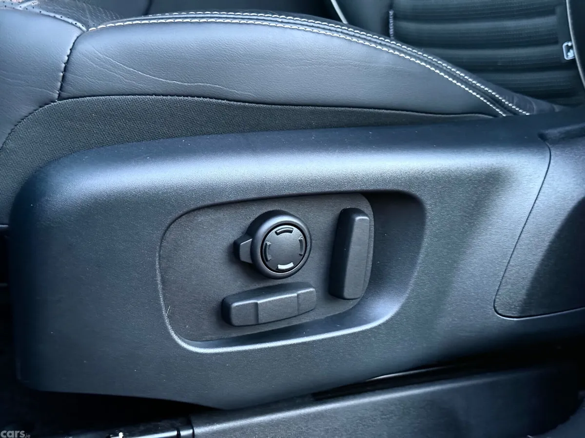 Land Rover Discovery SUV, Diesel, 2021, Blue