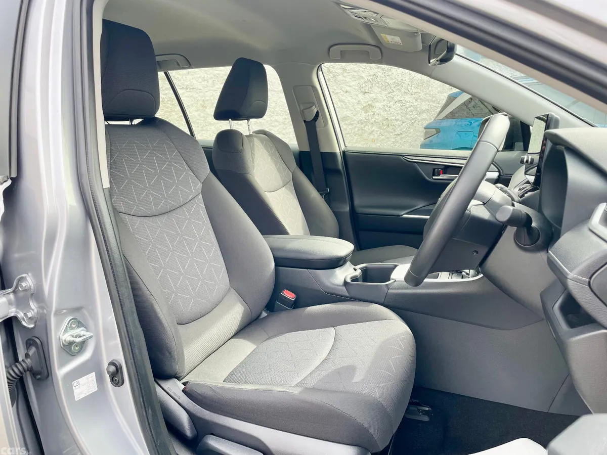 Toyota RAV4 SUV, Petrol Hybrid, 2024, Grey