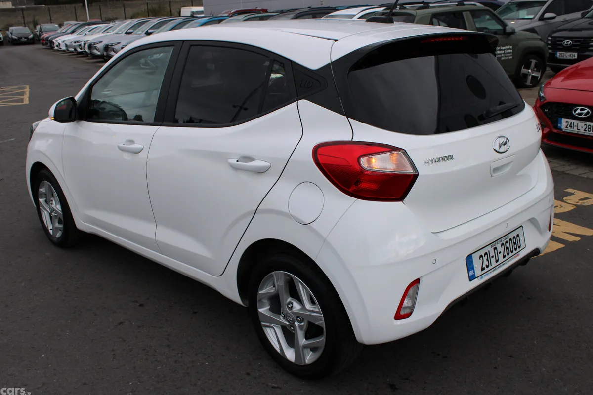 Hyundai i10 Hatchback, Petrol, 2023, White